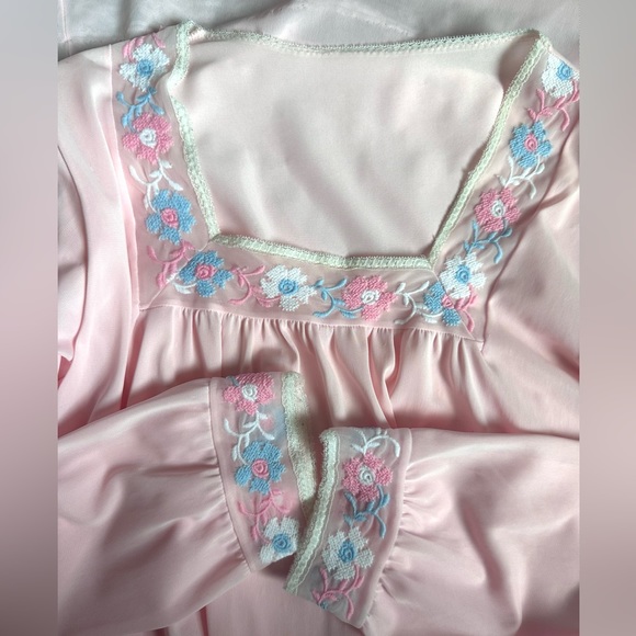 Vintage Embroidered Floral Nightgown - Picture 3 of 3